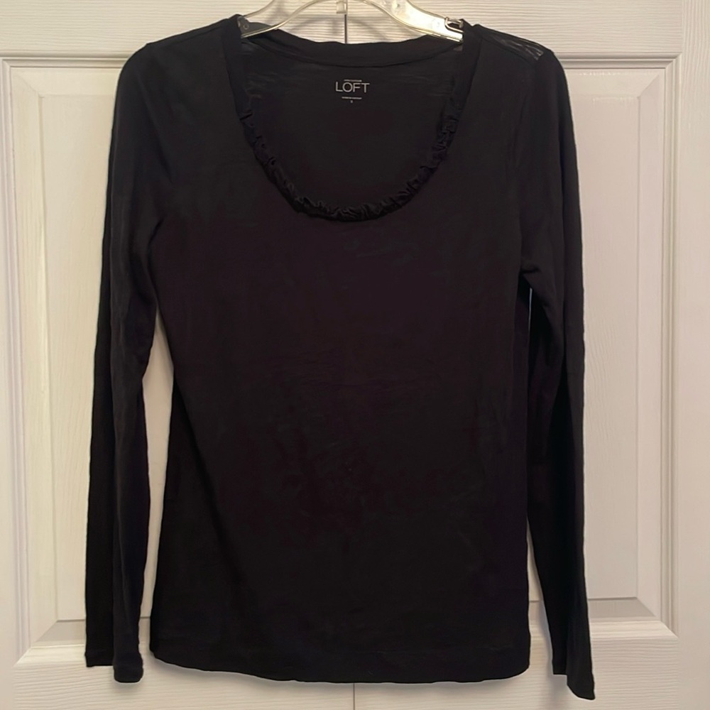 🌷LOFT Long Sleeves Black Top with Ruffle Rounded Neckline Small